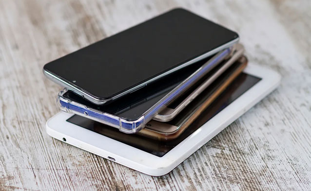 Electronic Waste old computers, smartphones, appliances, batteries Scraps at Best Price in Pune